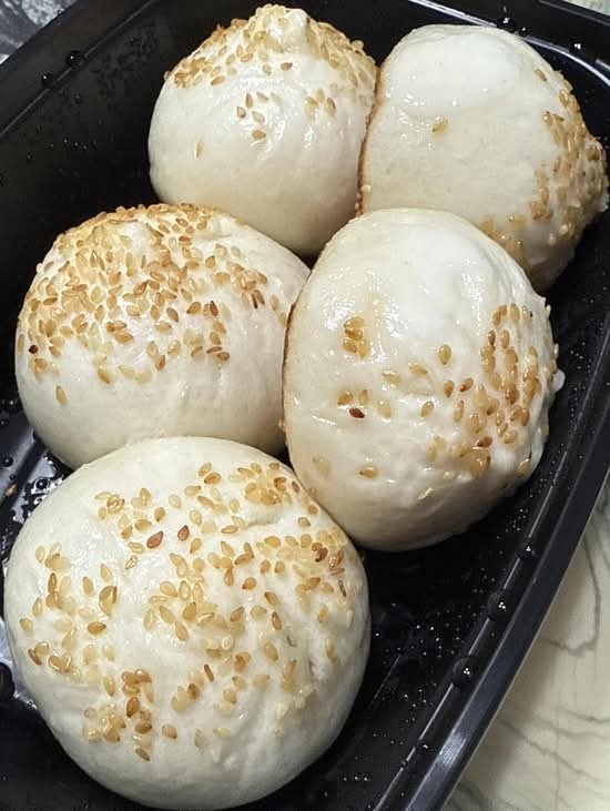 22 Shanghai Style Pan-Fried Pork Bun 上海生煎包
